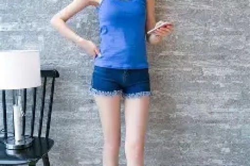 炸裂！司晓迪凌晨甩黑色吊带美照评论区从吃瓜到吐槽吵翻了天