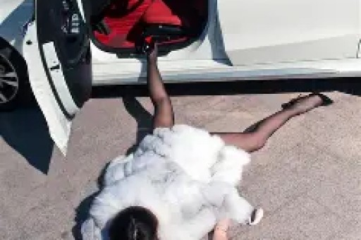 网红结婚砸七千万办成群星演唱会 网红的世界你懂吗？